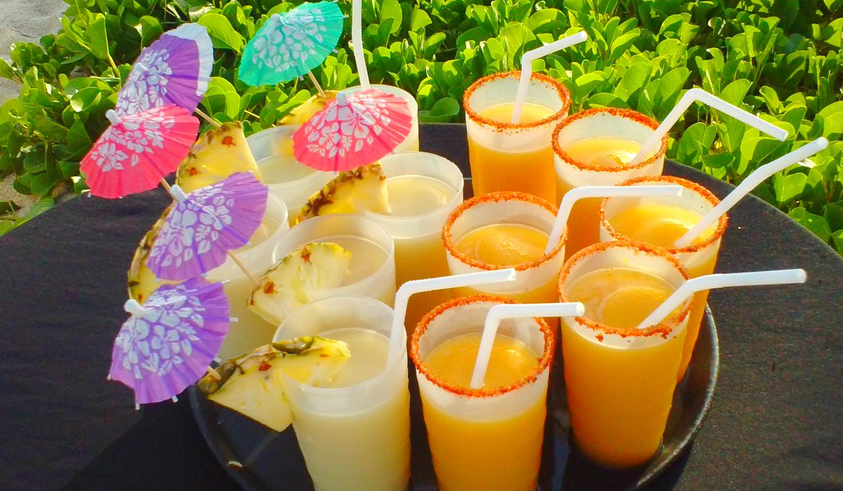DreamsResorts's tweet photo. Happy #NationalMargaritaDay from Dreams Resorts &amp; Spas! https://t.co/xC8vUOU6lu https://t.co/fnawEAq6zx