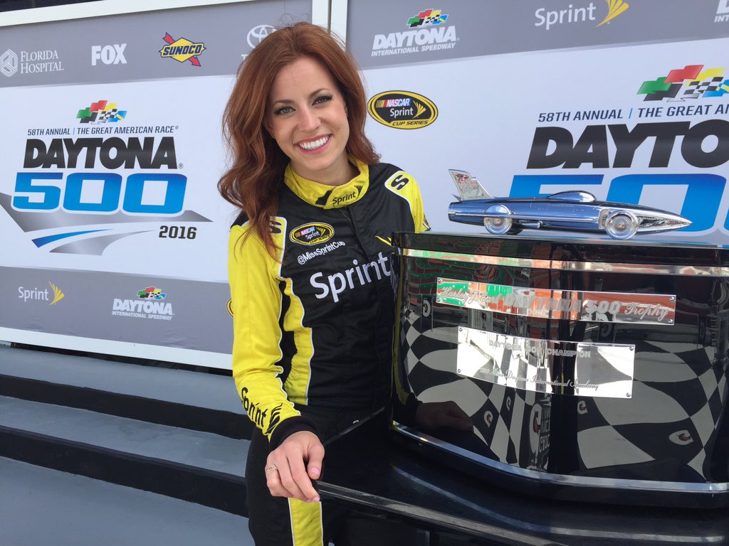 Hamlin wins in closest Daytona 500 finish in history
