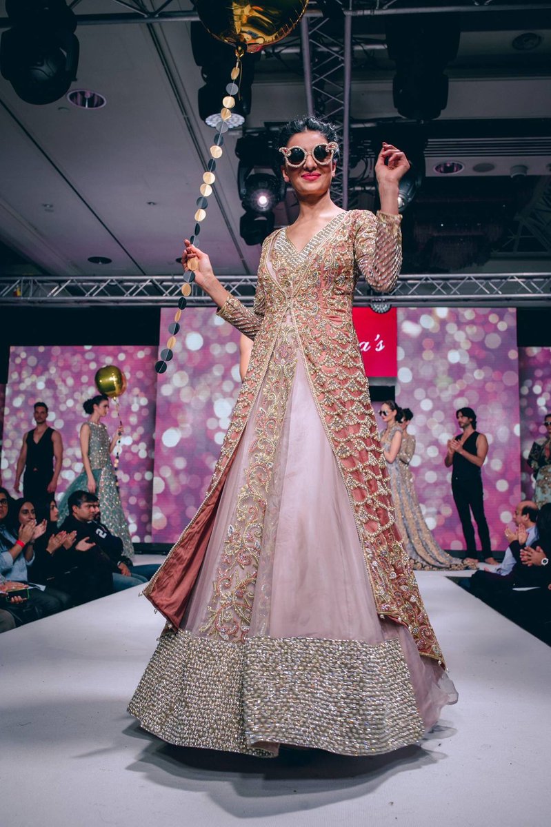 AsianaTV's tweet photo. Chic&amp;shimmering partywear for glamorous occasions - the closing segment for Asiana Bridal Show by @mongasuk #ABS2016 https://t.co/UBNewK1Qne