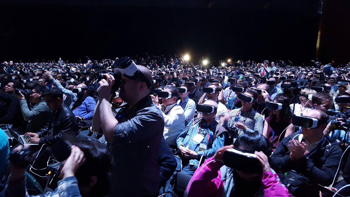 theVRindex's tweet image. Amazing photo from #BenCarlin of @INTREPID360 5000 people in #VR at #MWC2016 #gearvr