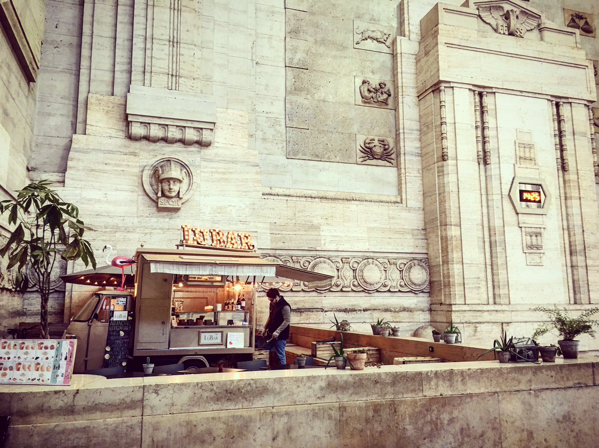fooditality's tweet photo. #trend #streetfood non solo #street ma anche in #stazione 👌 @LuBarStreetFood #nuovetendenze #food #milano #foodies https://t.co/TmNeohR9vJ