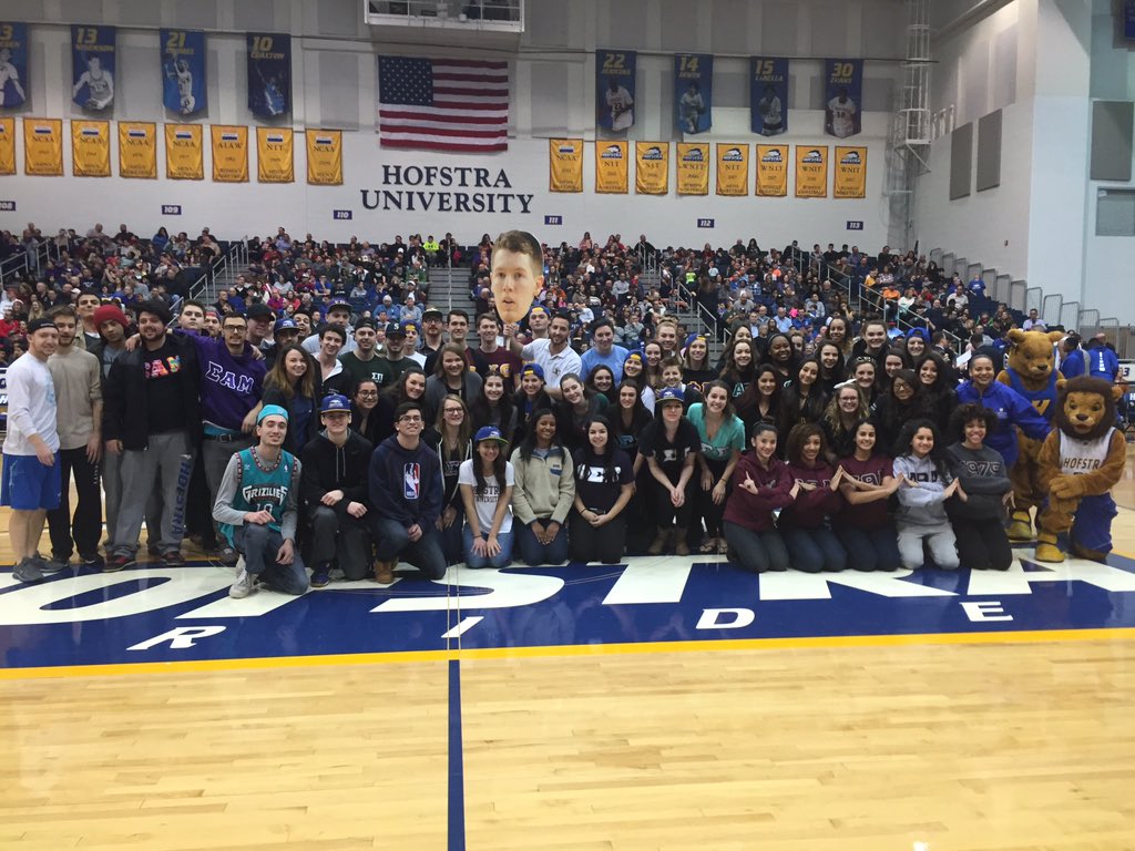 HofstraGreeks's tweet photo. #hofstragreeks at @HofstraMBB today! #RoarWithPride @HofstraStudents https://t.co/K3WjMpKxNj