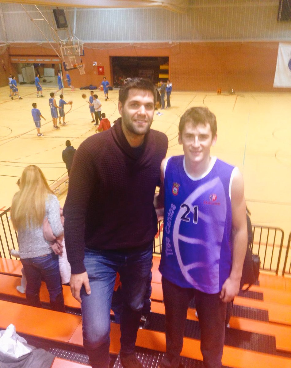 nikoRM_8's tweet photo. El finde pasado un campeón de la Copa del Rey me estuvo viendo desde la grada. Enhorabuena capitán!!🏆 @9FelipeReyes https://t.co/RFbw3LZy8X