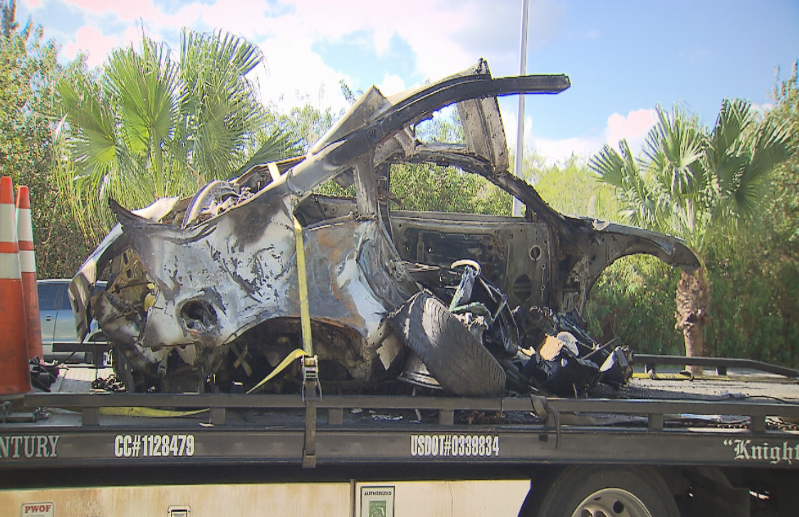 21-year-old man killed in SW Miami-Dade crash that split car in half. bit.ly/1Oopb4P?utm_me… https://t.co/v6Vd2wdpIt