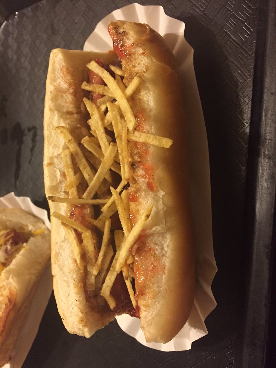 PatTheN00B's tweet photo. PB&amp;J hot dog in philly #yupppp https://t.co/LjKn9n6EKd
