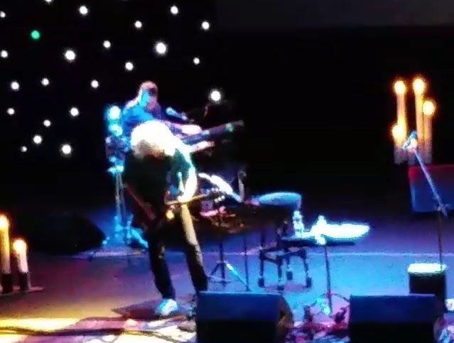 BrianMayBR's tweet photo. Primeiro solo :) 
(https://t.co/jF9tlveBrF)

©thegianlucatv 
#OneVoiceTour https://t.co/LG7F9sfrdd