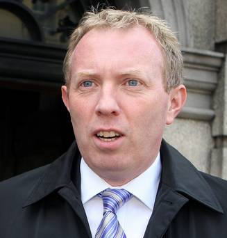 moanyburton's tweet photo. The Fianna Fáil yes man! #GE16 #RTE2ElectionSpecial #Labour #Right2Change https://t.co/HvOz7kc0Zd