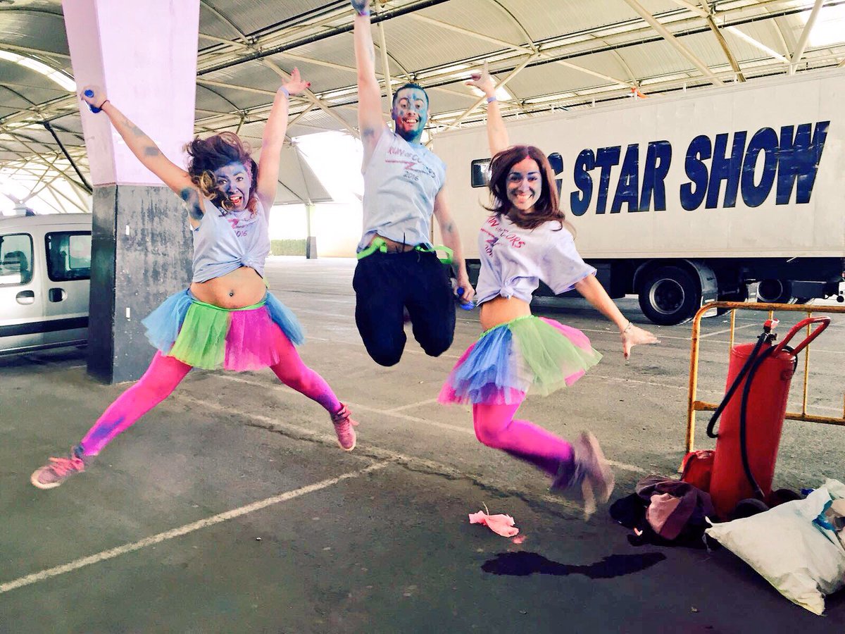 FuriousDancers's tweet photo. En #runofcolors Castellón, bailando y animando a toda la gente!!

#onthestage #urbandance #Castellon #fiesta #baile https://t.co/G9cTjLy2dW
