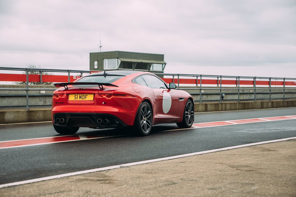 SeenThruGlass's tweet photo. Brief appearance on track for #ProjectSTG yesterday - definitely want to get some more track days under my belt soon https://t.co/sIEPHWB10V