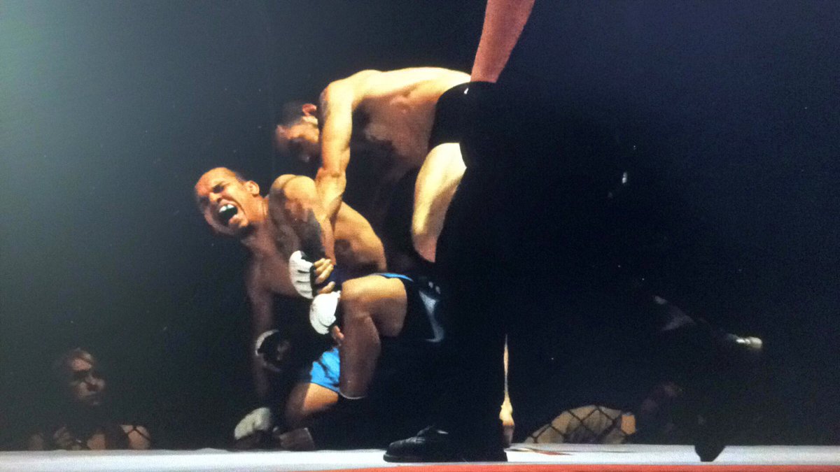 esegalvecz's tweet photo. Esta es una de las fotografías que pude capturar a noche en #XtremeKombat #mmamexico https://t.co/5aSFiP4Ujr