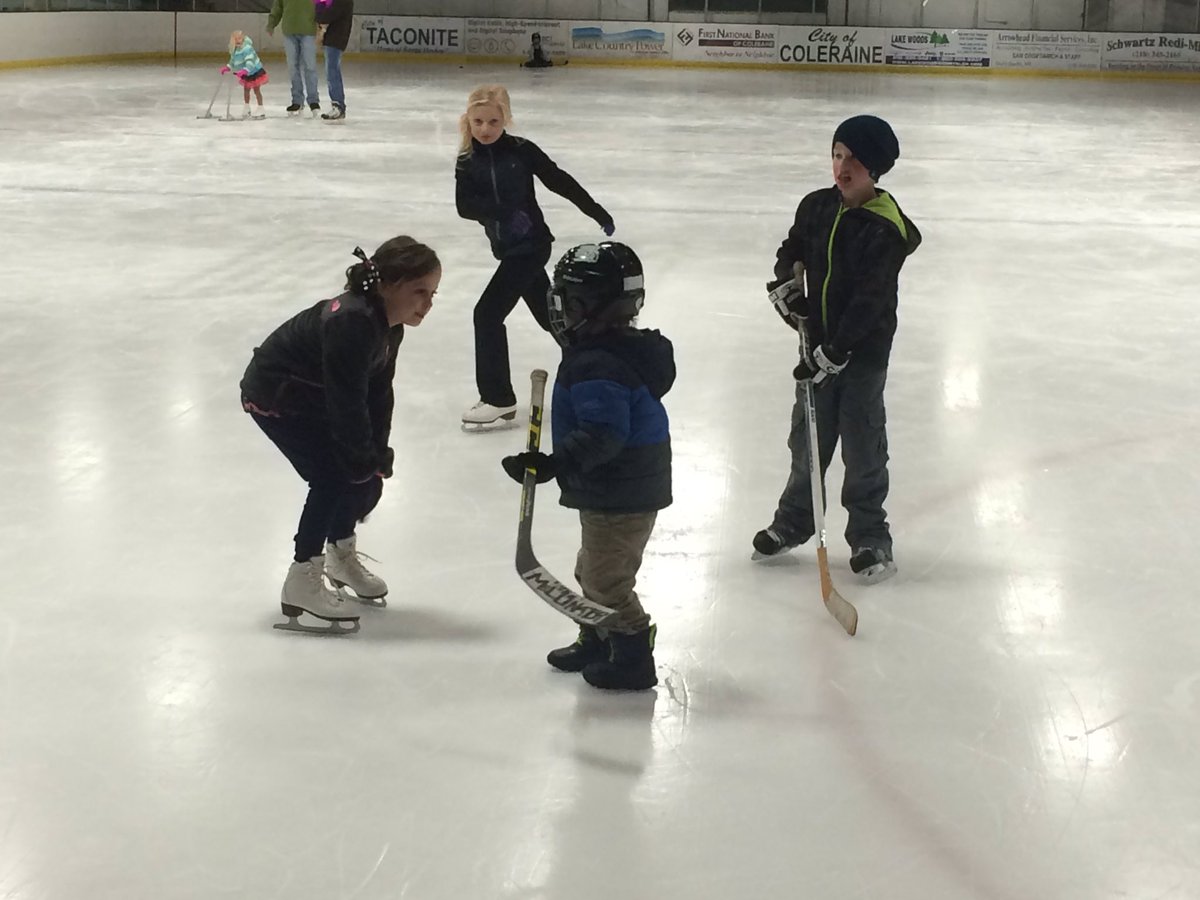 3dmell's tweet photo. @Jeremy_Roenick Celebrating my 3rd Birthday playing some hockey while you interview my 94 year old "grandpa GG" https://t.co/pBFj5GaBIa