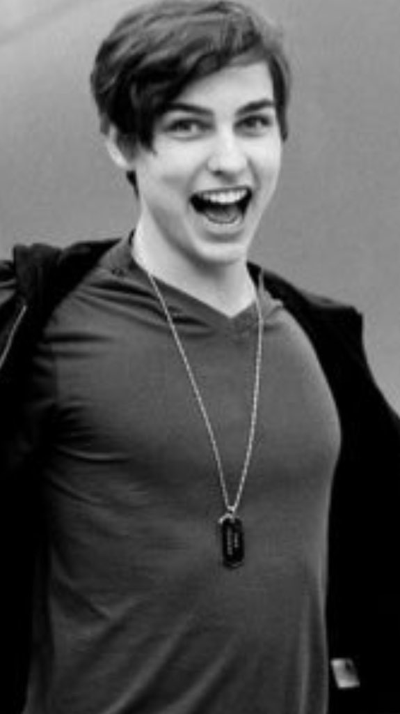 nik_keswani's tweet image. Dude those boobies are lookin niceeee congrats 🎊🙌🏼 @itscolbybrock