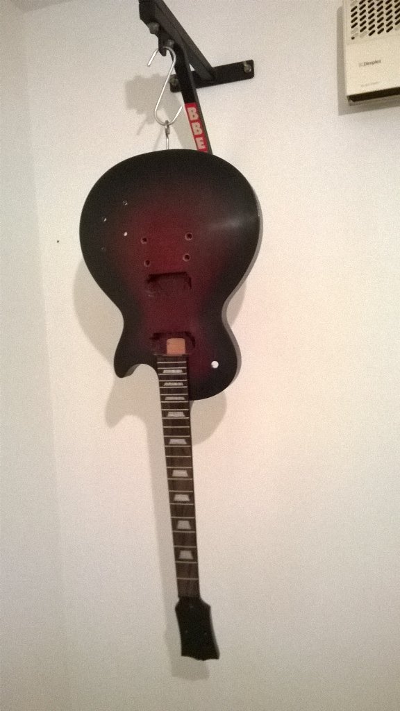 Cant believe my guitar is almost finished. Gona be so beautiful !