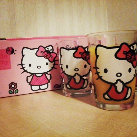 natalika1400's tweet photo. It was stronger thand me
I had to bought them xD #hellokittycups #kawaii https://t.co/qAkX7tglJ6
