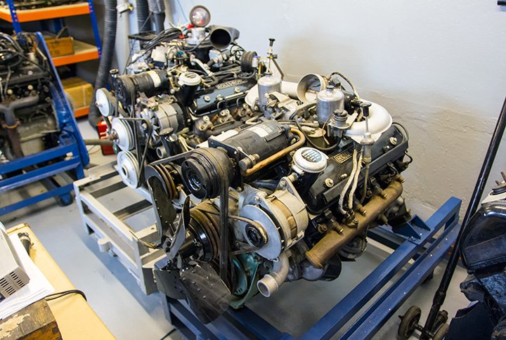 DanFurr's tweet photo. More exciting photos of Rolls-Royce engines. And stuff. Y'know, exicting if you like that kinda thing! #FlyingShares https://t.co/N6gjC9Gl2P