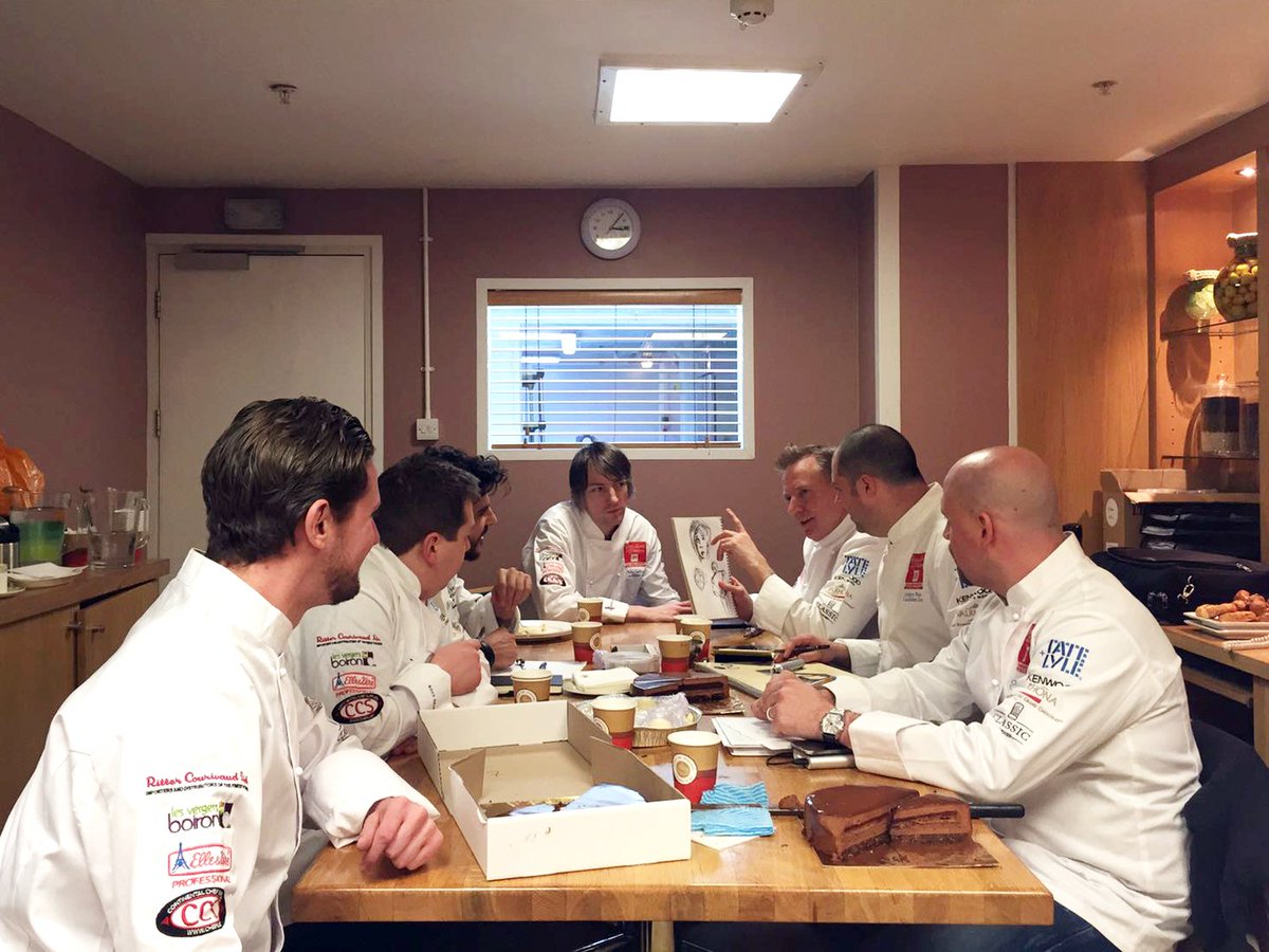 MartinChiffers's tweet image. 10Q @Andyblaschef @ChrisZammit28 @fpmacaroons @joakim_prat #ChrisSeddon #DaleDesimone @PastryTeamUK  #PuddingLane