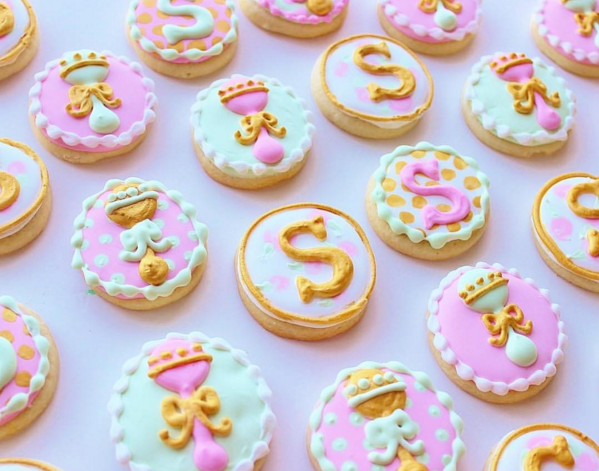 CCK3D's tweet photo. The most elegant baby shower cookies! And they're mint flavored! 📷 Mindy's Bakeshop #CCK https://t.co/tPzwf1d9uW https://t.co/BncF0OEaOU
