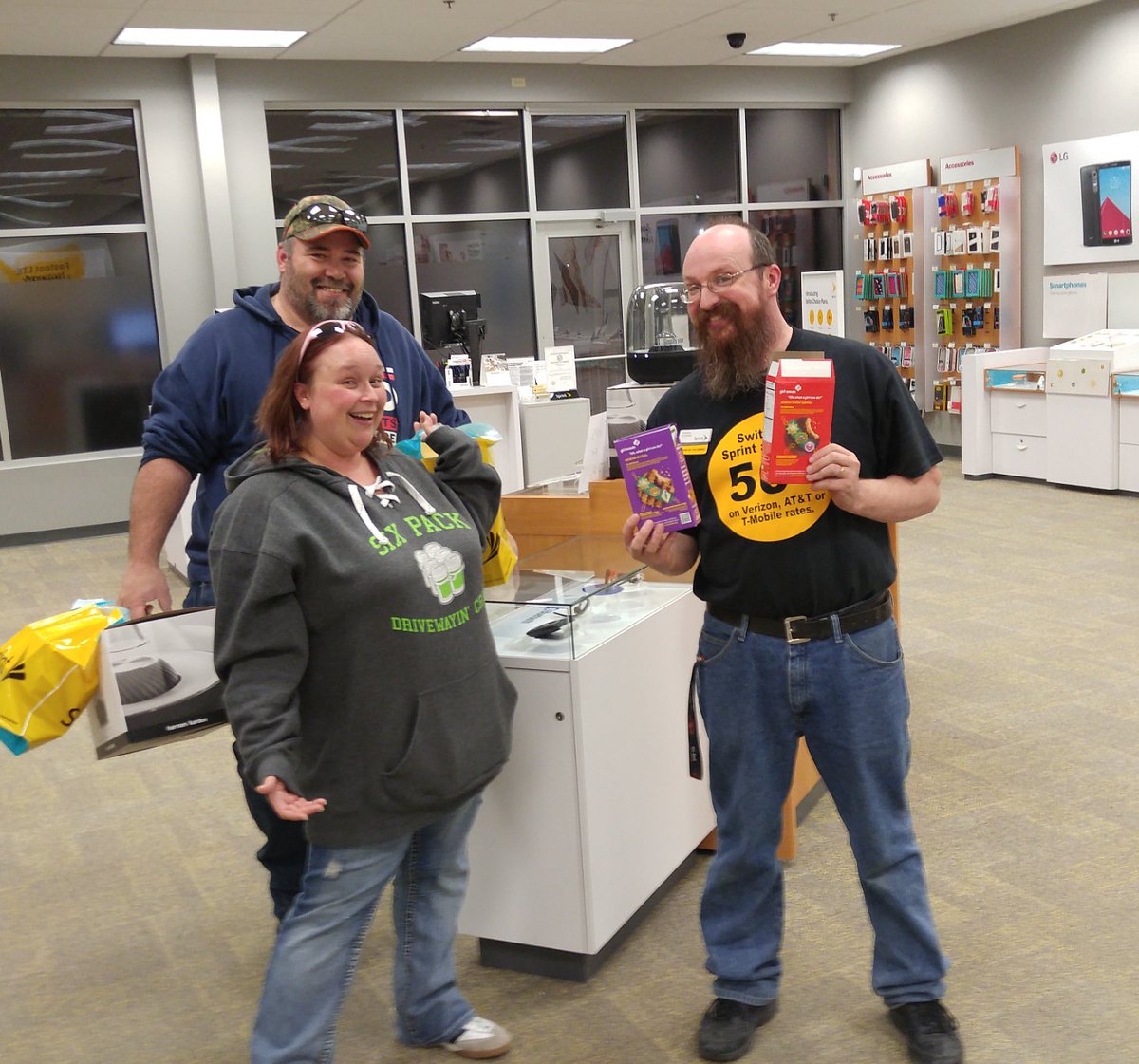 RST_WL's tweet photo. Some AWESOME customers gave us GS cookies for upgrading!! @Sprint #BEARDSTORE @MrSamGarland @wilcox_dallin @Erpratt https://t.co/GajXQCI1Cx