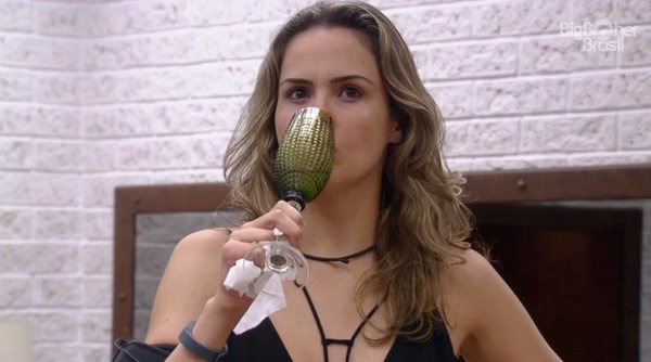 tomythoughts_'s tweet photo. Vou votar #ForaJuliana com mais gosto que #ForaDaniel e #ForaLaercio. https://t.co/EN95K5qabL