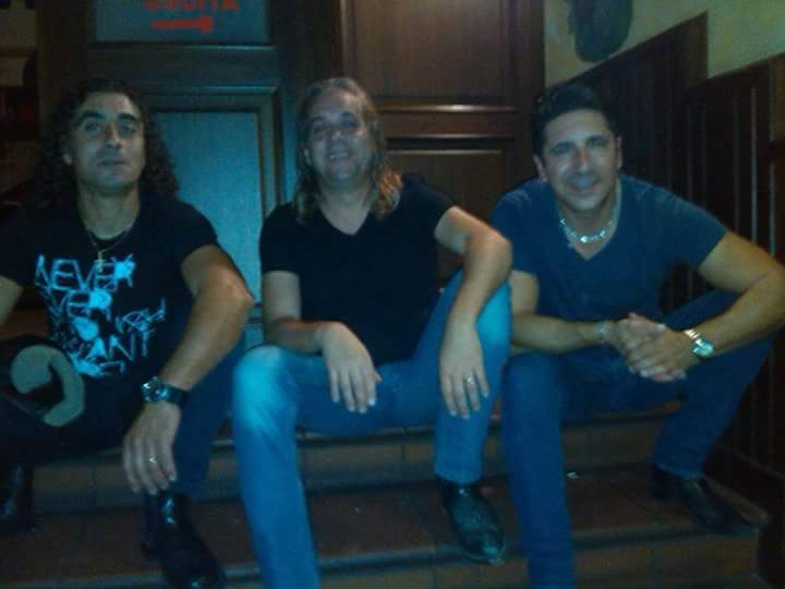 filia_pub's tweet photo. 3 Bien Rock live...mercoledì 24 febbraio,ore 22...filìa pub martano...prenotando entro martedì possibilità di menù https://t.co/KRJlnhCZZV