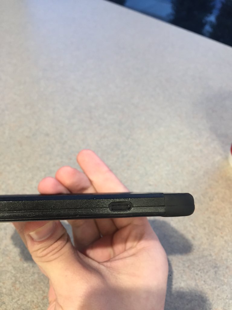 JackTTucker's tweet photo. @LPTechTeam My warranty claim was never responded to. It's been a couple months. Can I get a new case yet? https://t.co/wgM81MgmD6