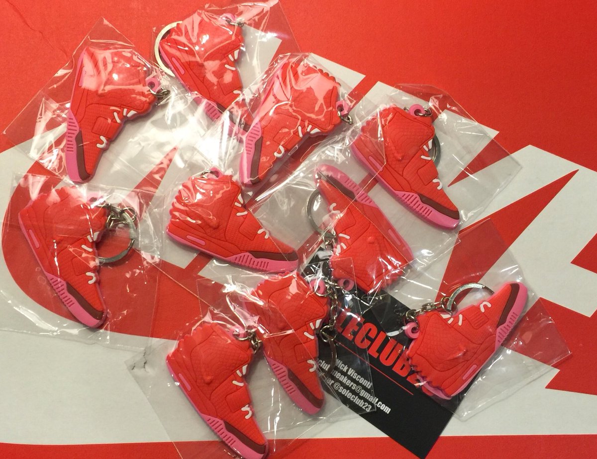 soleclub23's tweet photo. Free Yeezy keychains!
•RT + follow to enter! https://t.co/vctWGCkWPI