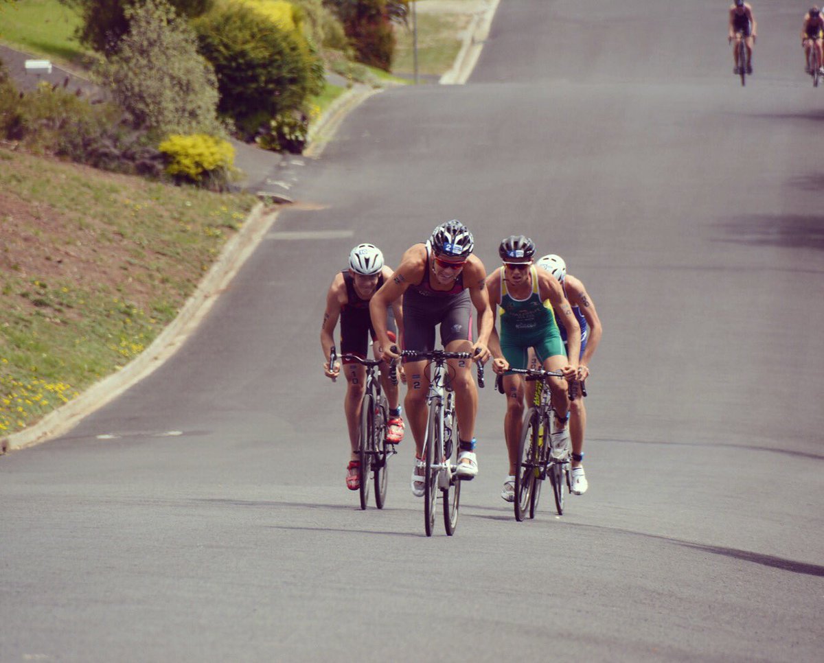MMracing_'s tweet photo. Lead junior boys pack smashing it up North St. at Australian Junior Championships. #Devonportri #AJTS https://t.co/rdjFuokGas