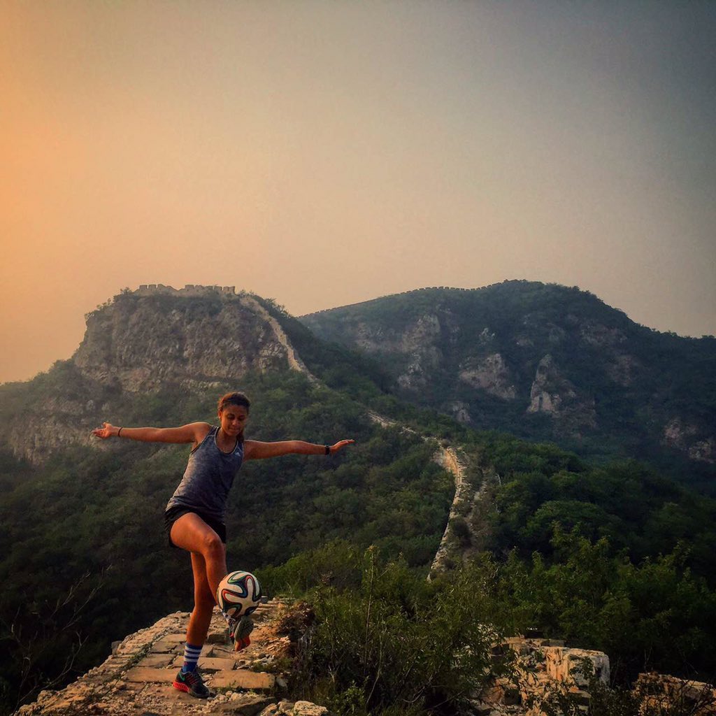 Swwaarrezz's tweet photo. Just remembering how @Hey_Suarez juggled on the Great Wall of China #phenomapp #phenom #soccer #adidas #juggling https://t.co/csVeJnHDBE