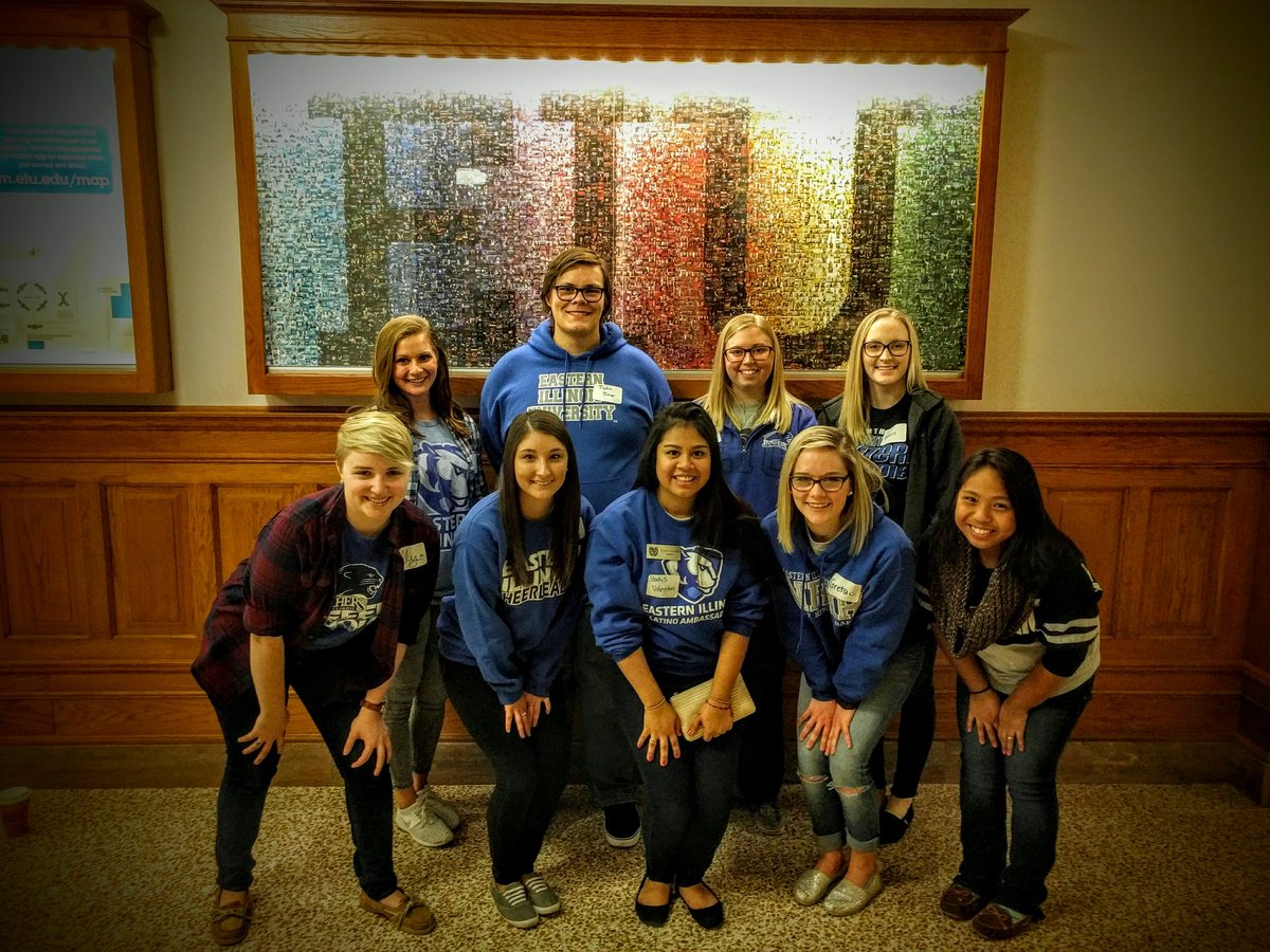EIUCSA's tweet photo. Our amazing undergraduate student leaders are ready to chat with their potential advisors! #EIU #CSADays https://t.co/chwYADXjjA