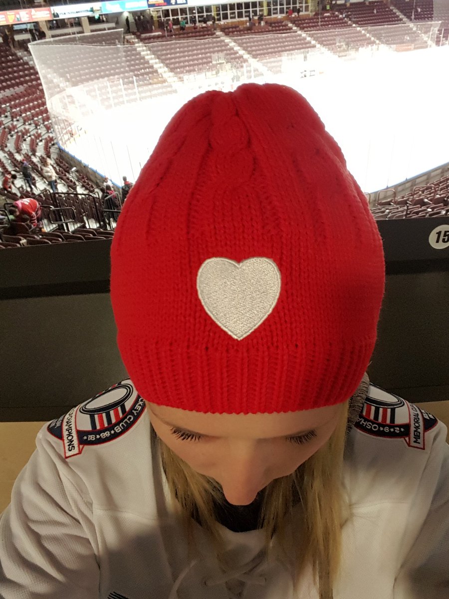 ellen_s05's tweet photo. @Oshawa_Generals Pucks for Hearts night was awesome!!!! #genswin #gensarmy #heartandstroke https://t.co/mV5FjQUAA2