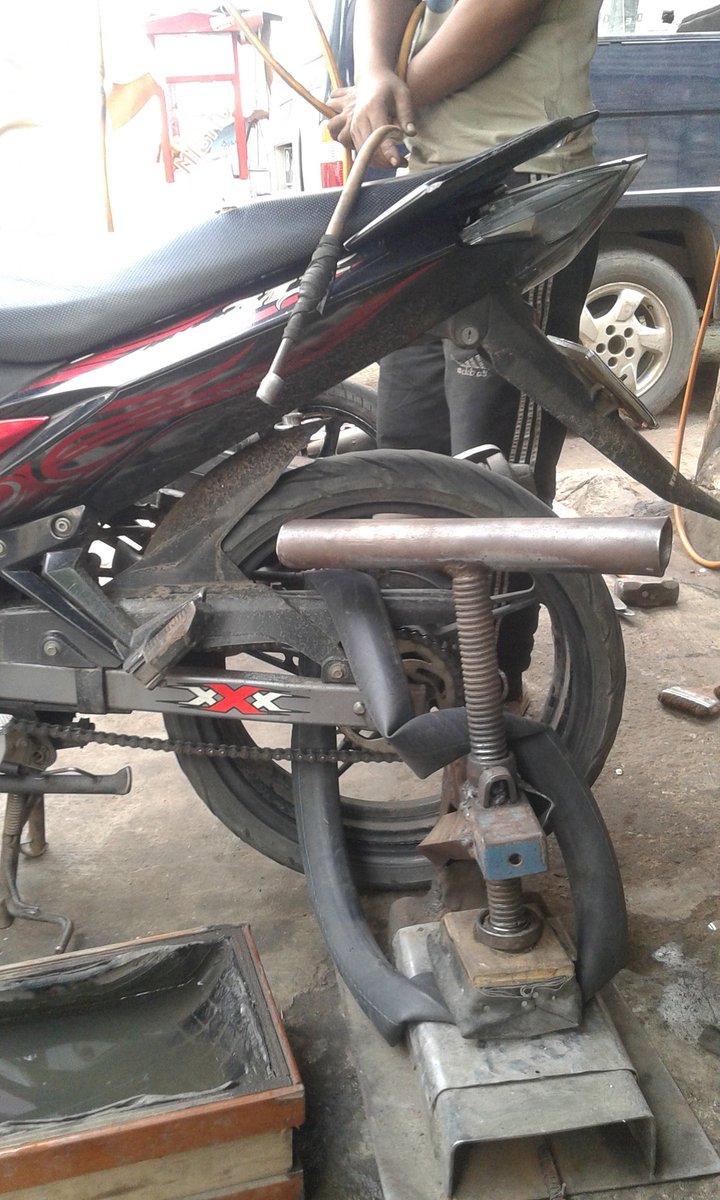 PeriSupredi's tweet photo. Pulang kerja ban bocor....
Alhamdulilla jadi bisa istirahat dulu... https://t.co/awhtnlMQ72