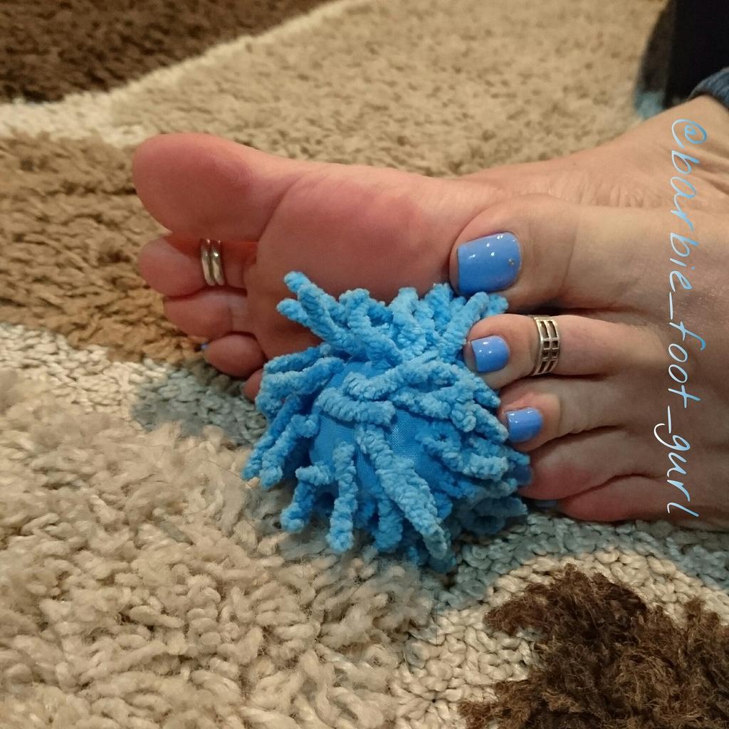 Barbie Foot Gurl tweet media