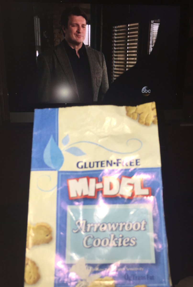 bfraley's tweet image. Getting caught up on @Castle_ABC w/ @jamelle210 &amp;amp; gluten free @MIDELCookies animal crackers. 
#SundayFunday