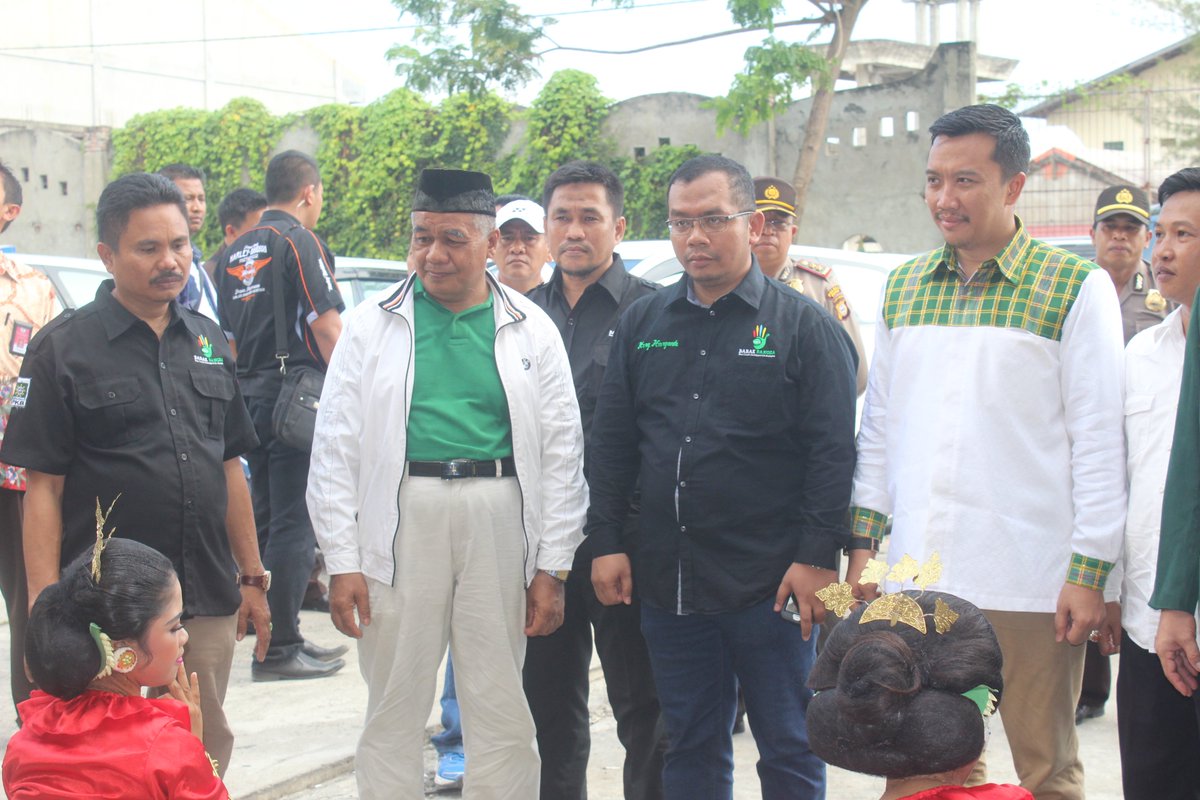 HattaPkb's tweet photo. DPW KPB SULBAR Drs.hasan bado, BERSAMA MENPORA IMAM NAHRAWI dan rombongan @BeritaPKB https://t.co/X4wddplb0y