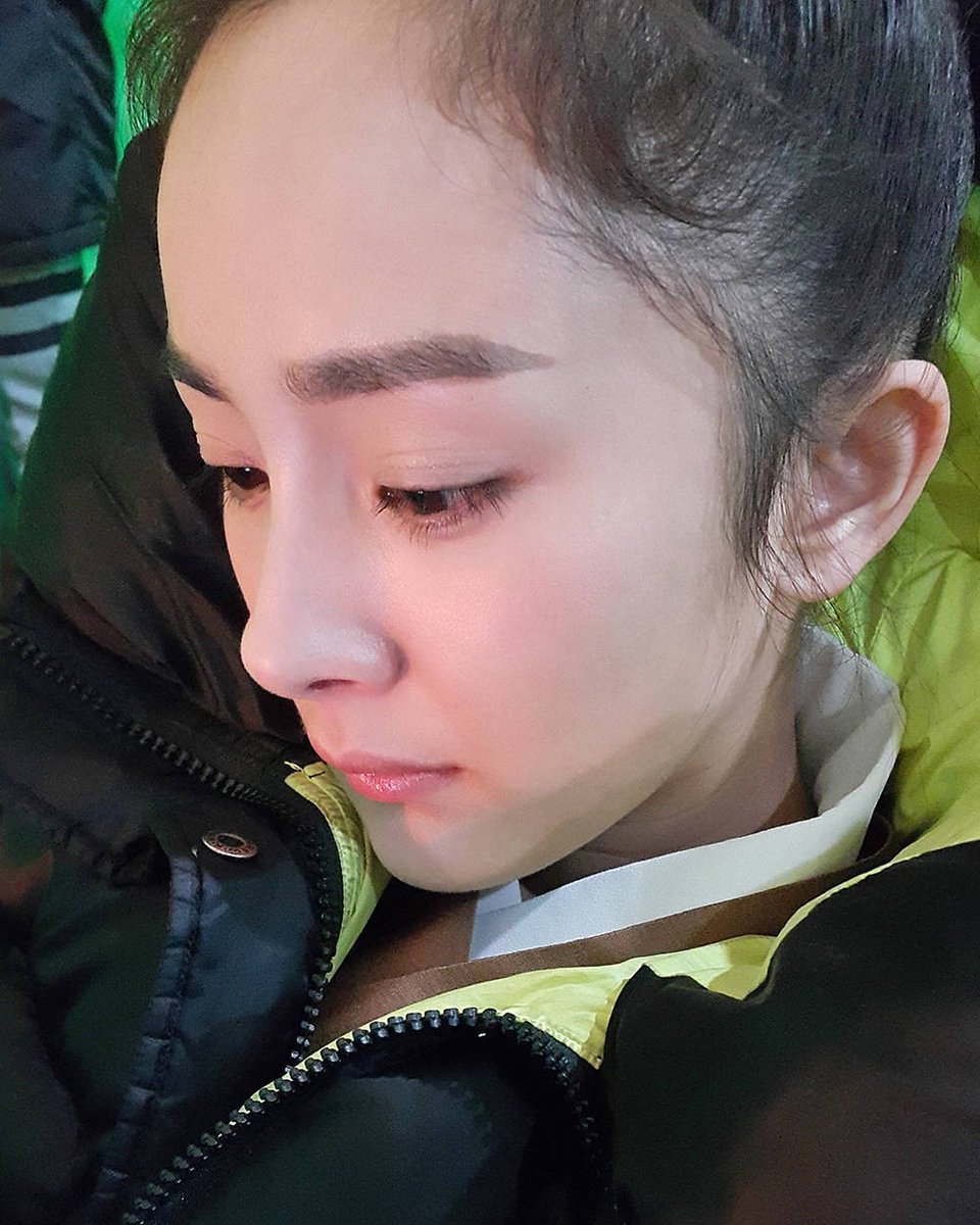 yangmiblogg's tweet photo. 元宵节快乐，自拍等六千万发，所以发一个一般美的别人拍 https://t.co/ZgtBY9B4Dk