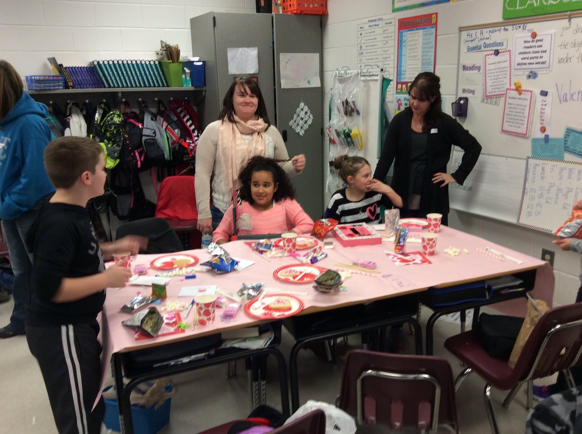 4relaer's tweet photo. #bgestem #Ms. C's class loved Family Valentines fun https://t.co/VKDoIuMEJg