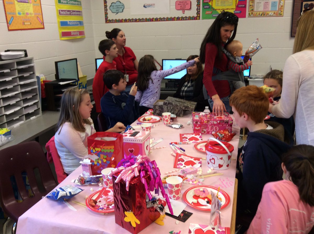 4relaer's tweet photo. #bgestem #Ms. C's class loved Family Valentines fun https://t.co/VKDoIuMEJg