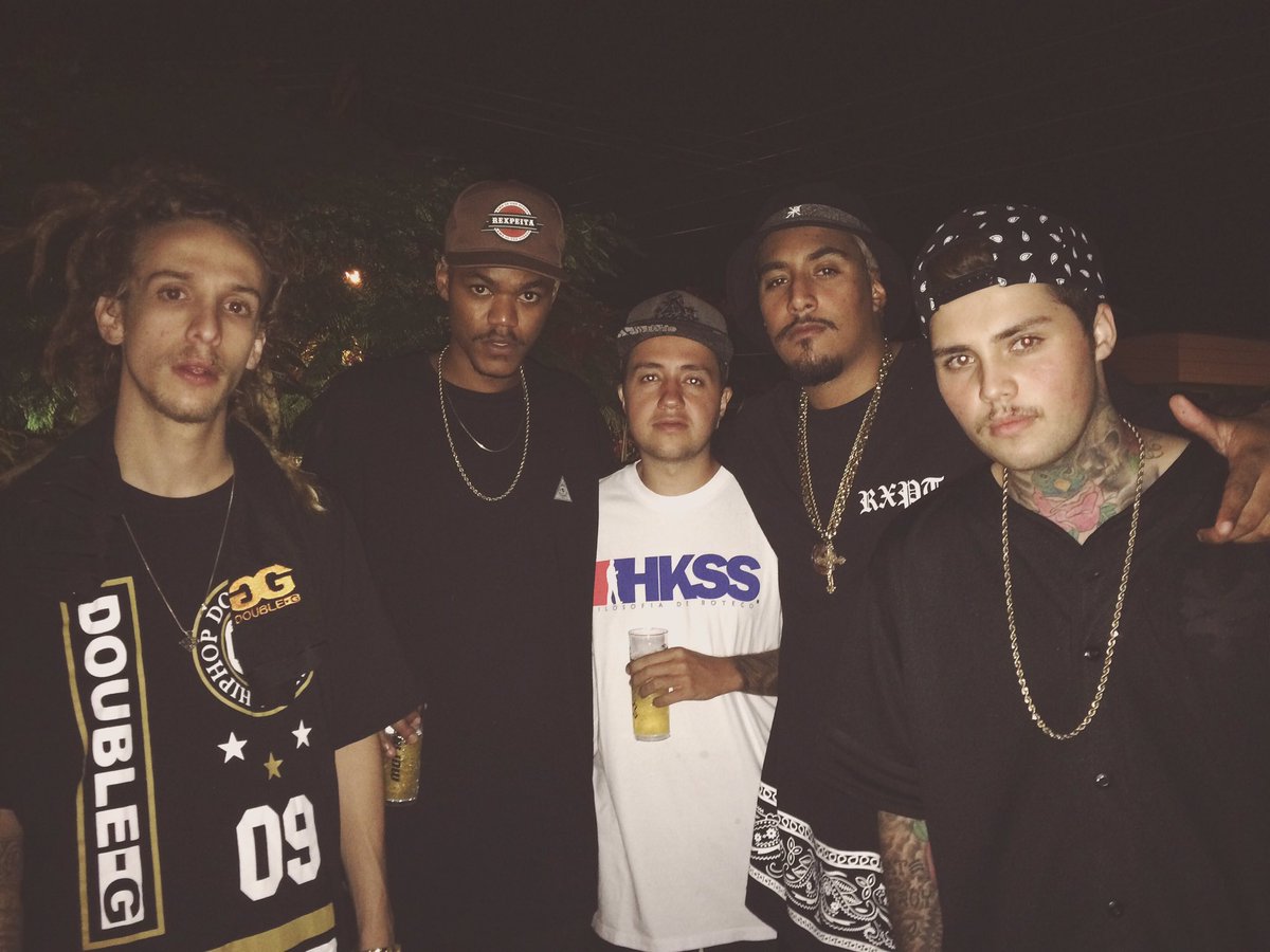 pemendezz's tweet photo. Antes do show https://t.co/voyS2YpN4z