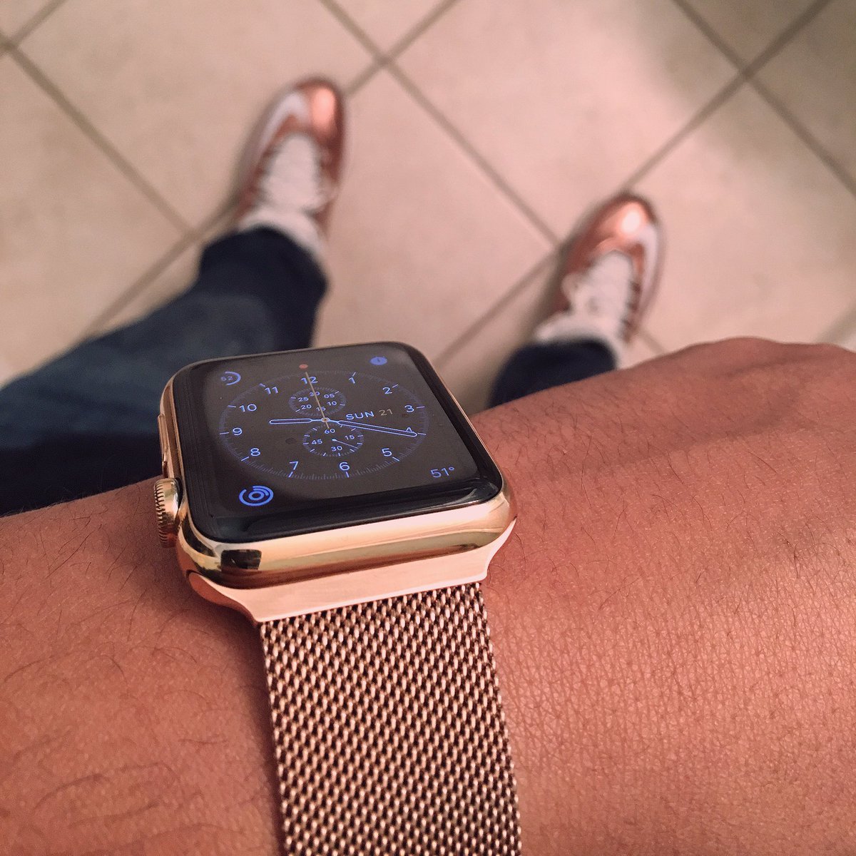 18kGoldenRule's tweet photo. #AppleWatch , better in gold. Get yours https://t.co/DoyeYx3DK4 https://t.co/BMklLP0xjE