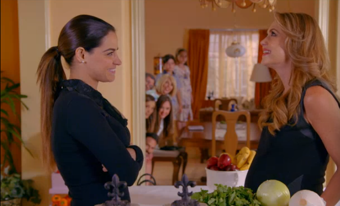 maite_news's tweet photo. "Fi´ense... ¿quién las viera platicando como grandes amigas? #FinalAMQL @MaiteOficial @IngridMOficial https://t.co/BGMi1FEQLq"
