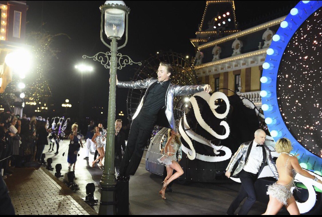 NotEnoughHough's tweet photo. @derekhough Really enjoyed you hosting #Disneyland60 
Well done D-man 👏👏👏#DancingDerek Excellent entertainment! https://t.co/Fqn3CNDSbf