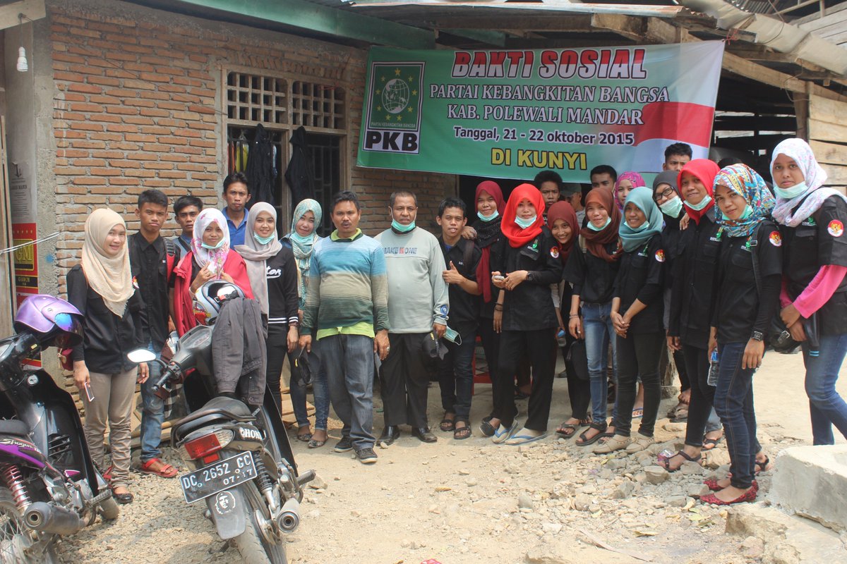 HattaPkb's tweet photo. bakti sosial anggota dprd kabupaten polewali mandar fraksi PKB @BeritaPKB https://t.co/SFGvfmrDYV