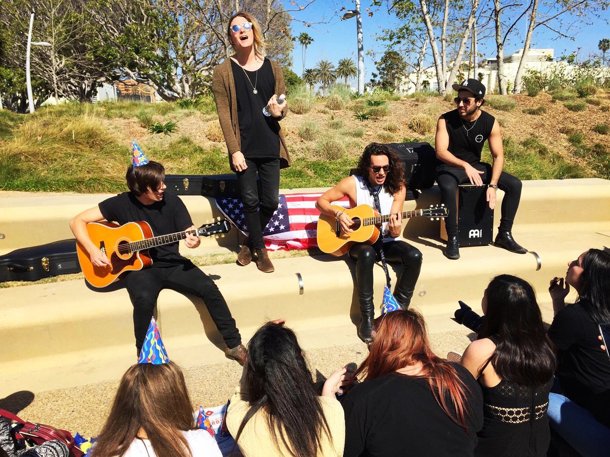 LittleSea's tweet photo. #LittleSeaLA jams were so FUN! Thanks to all of y'all that came out, we love you guys lots ! X 🇺🇸 https://t.co/VabZFTBH3q