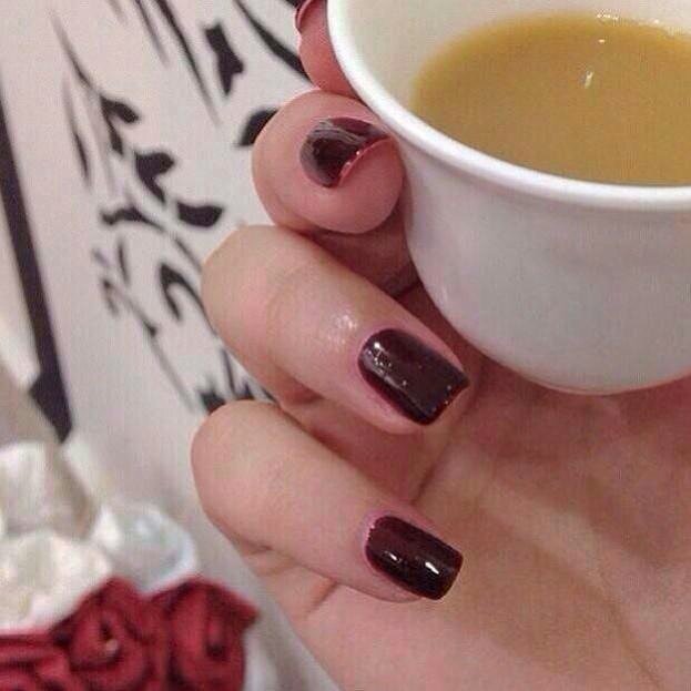 حتى وان استيقظت متأخرآ يبقى لفنجان قهوة الصباح طقوسها التي لا يفهمها سوى المغرمين بها ..

صباح الخير