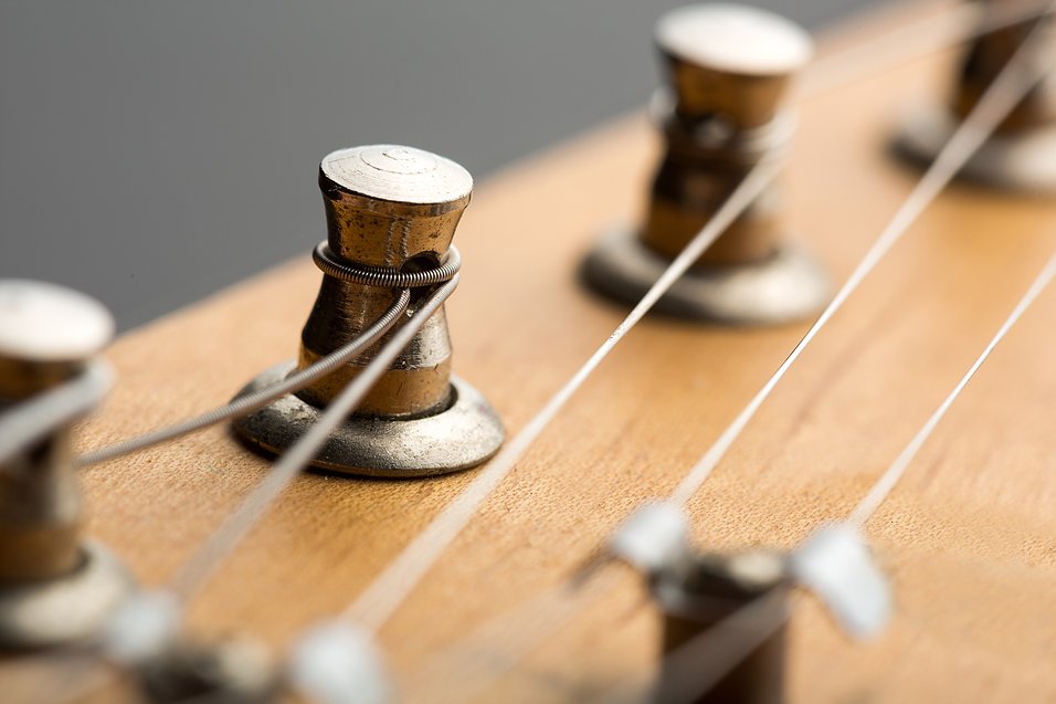 PractMusician's tweet image. The Proper Way to Change Your Guitar Strings - goo.gl/1cCd3U
#guitar #guitarlessons #musician