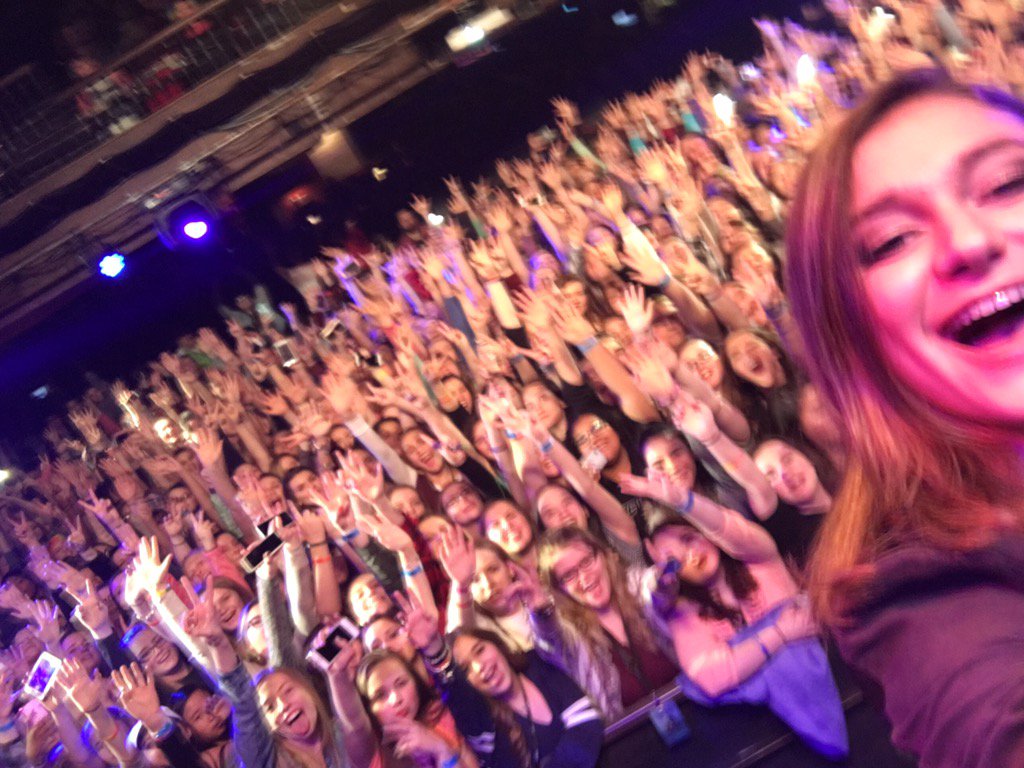 Daya's tweet photo. CLEVELAND was such a good time!!! had so much fun with you all 🌞💜💜 https://t.co/9MTqvNXV3g
