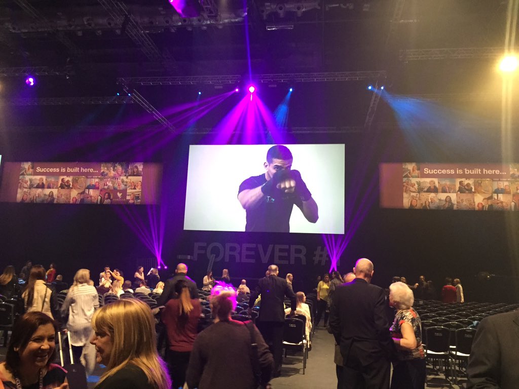 BobParkerFLP's tweet image. It's day 2 of an amazing Success weekend! #successday you guys rock!!