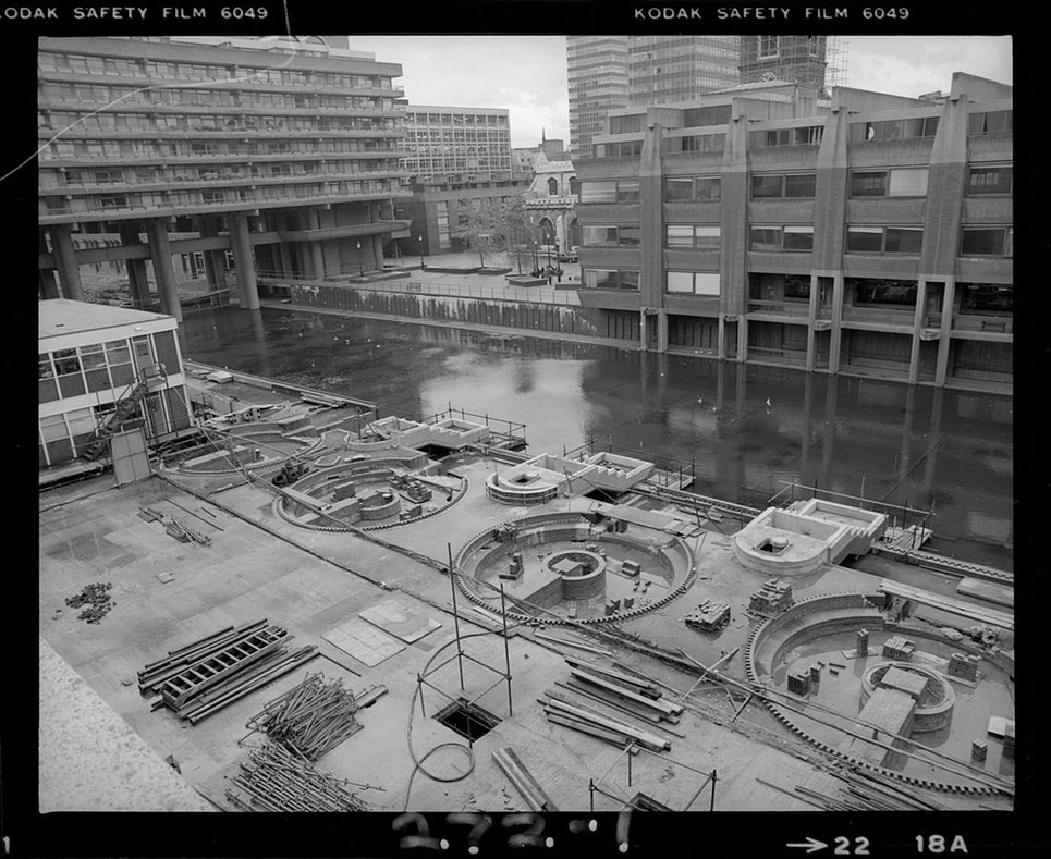Kathryn_Tyler's tweet photo. Some great photos of @BarbicanCentre on site #brutalist #architecture @BrutalHouse 

https://t.co/vdODLXTnz3 https://t.co/4q8XQikkz7