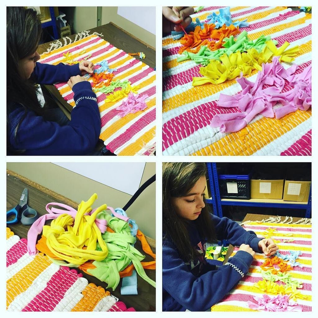 Josie making an #alextoys ruffle rug (currently massively discounted at <a href="/craftmerrily/">CraftMerrily Crafts</a> for £9.95 if you fancy it!) #…