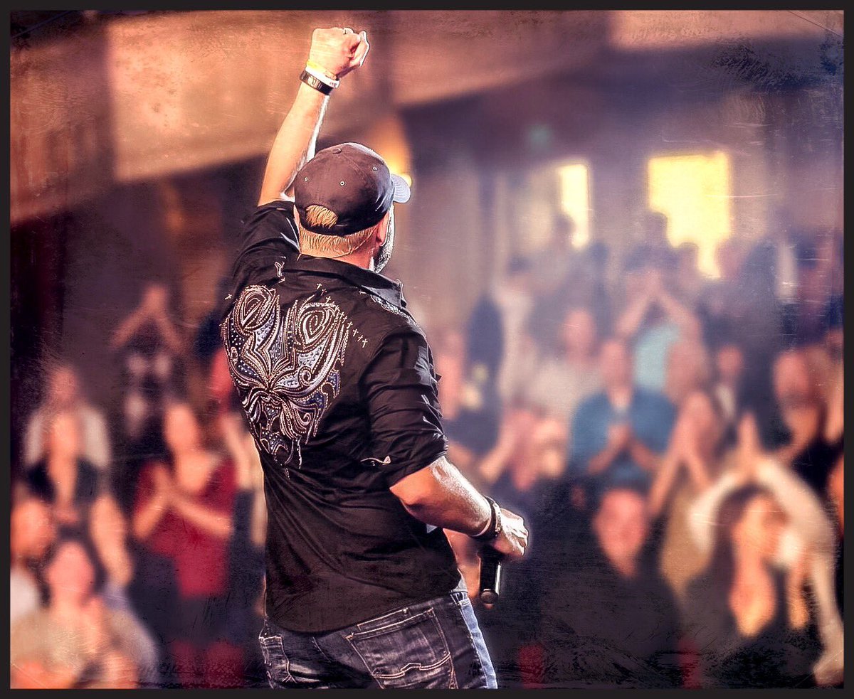 Rounding out my day of creative escape... #music <a href="/Chris_Hawkey/">Chris Hawkey</a> #ThePursuitContinues